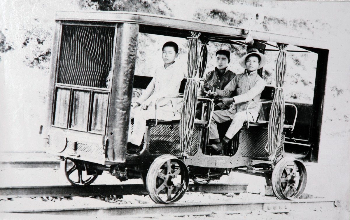 1922年8月长辛店铁路工人罢工，工人代表驾驶轨道车前往北京城里谈判