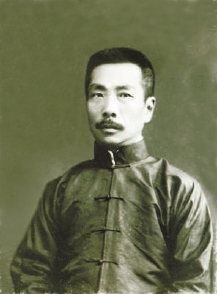 鲁迅，1925年摄于北京。