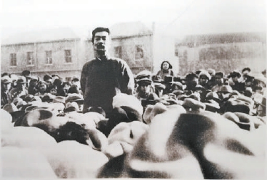 1932年11月，鲁迅应北平左翼文化团体之邀公开演讲，抨击国民党反动统治。