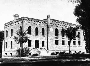 1922年，潞河中学文氏楼。