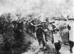 民兵出发去破坏日伪军交通