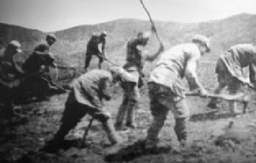 1943年春，平北根据地军民开展大生产运动。