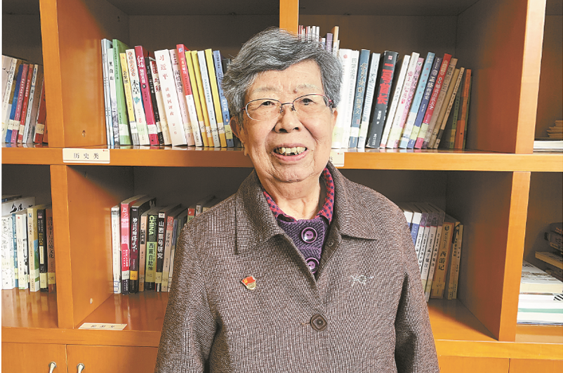 老党员陆敞年龄88岁，党龄73年，对责任使命从不懈怠 “共产党员要做到‘民有所呼，我有所应’”