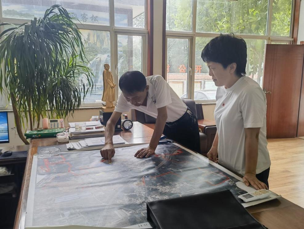 镇纪委紧盯对口帮扶责任落实、干部作风、项目资金等方面，全程跟进监督。