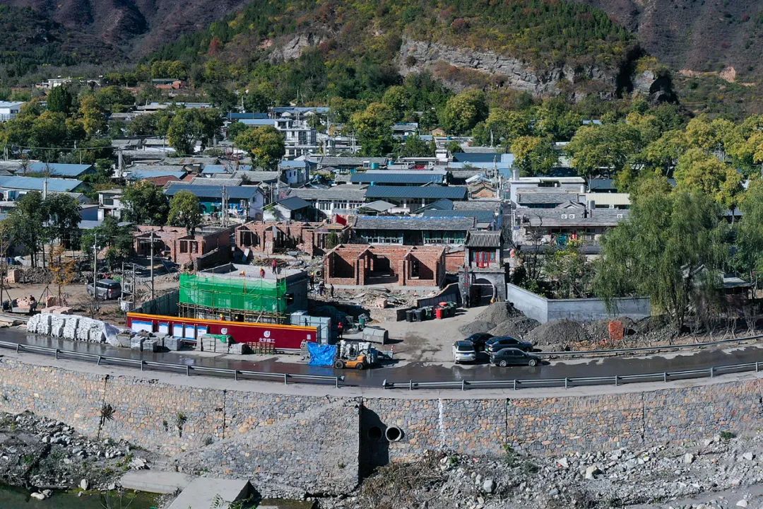佛子庄村村民正在重建受灾房屋 佛子庄村村民正在重建受灾房屋
