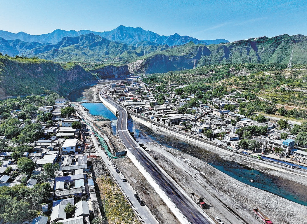 5月28日，房山区水毁道路灾后重建全部完工，国道108复线班各庄桥焕然一新。