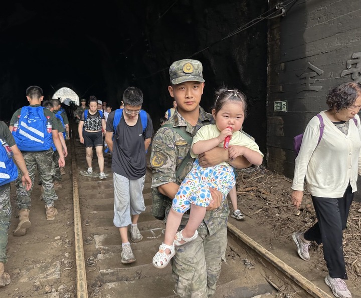 为了每位旅客都平安——丰沙线三趟列车乘组人员回顾风雨时刻