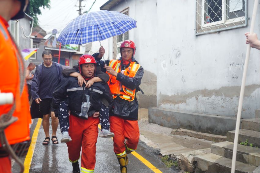 石景山区组织麻峪地区群众转移避险 涉及5855人