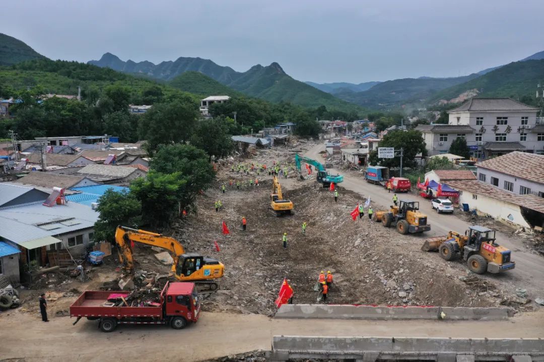 凝心聚力勇担当 青年突击队积极投身防汛抗洪救灾一线
