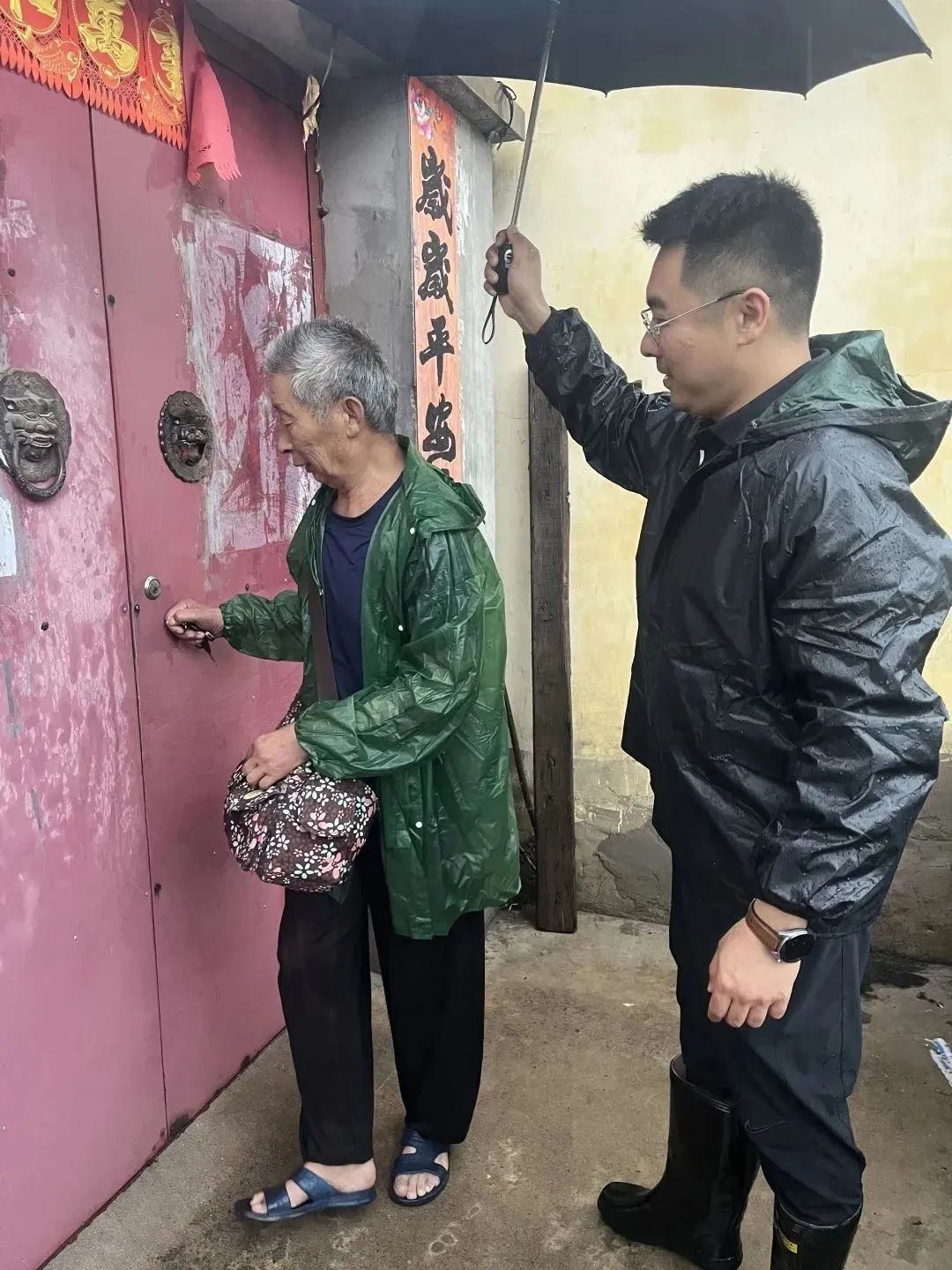 拒马河畔的坚守 暴雨中他全力为民保障护航