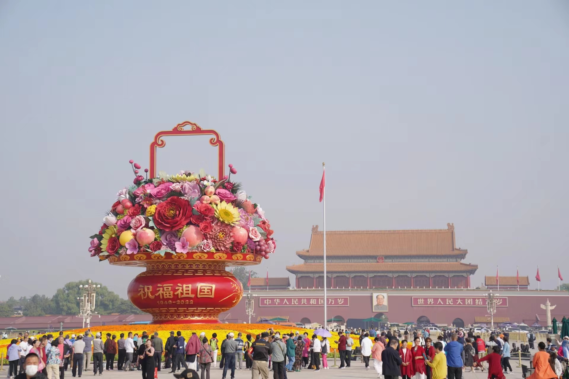 国庆花坛全部完工！市民第一时间“祝福祖国”