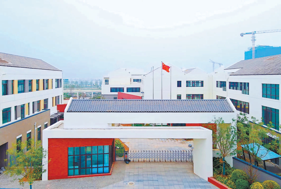 “三校一院”中的小学项目实现竣工，日前正式移交雄安新区。