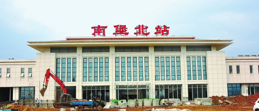 唐曹铁路即将完工的南堡北站
