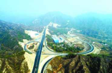 建设中的太行山高速公路西阜保定段