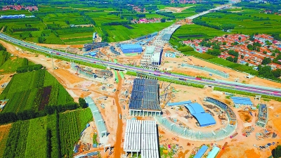 正在紧张施工的新机场北线高速廊坊段