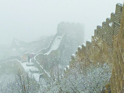 河北滦平：金山岭长城降春雪