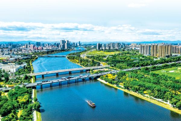 沿着习近平总书记指引的方向 书写新十年的荣光