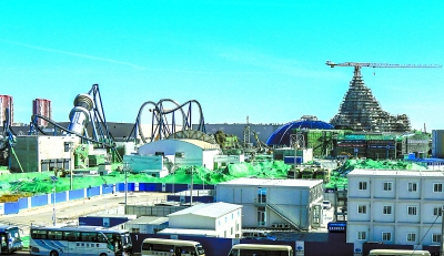 环球主题公园及度假区项目一期已于2月9日全面复工，现部分设施已初具规模，预计2020年底完工。