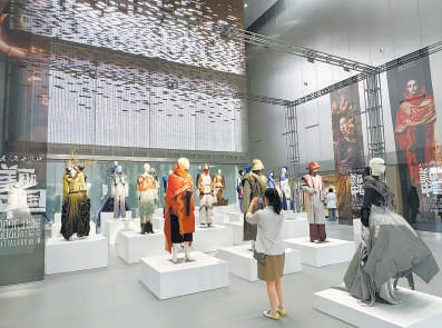 2025年4月，北服把毕业设计展搬到张家湾。