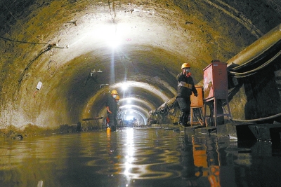 近日，城市副中心宋庄蓄滞洪区二期工程与温榆河下穿富壁路工程加紧施工步伐。
