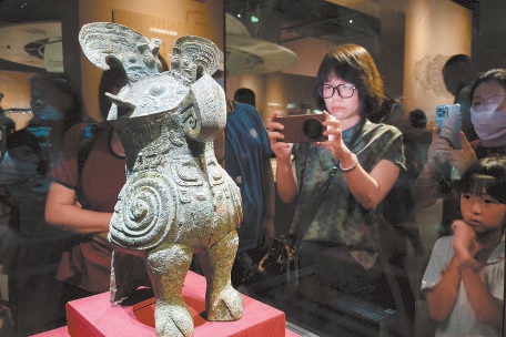 大运河博物馆暑期迎来“看·见殷商”观展热潮。