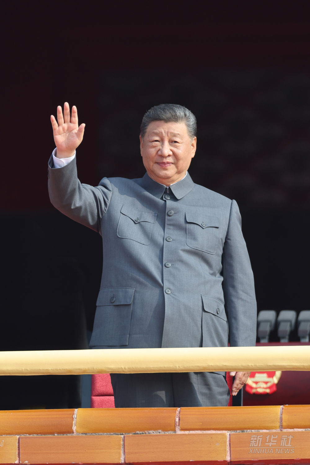 习近平来到天安门城楼主席台