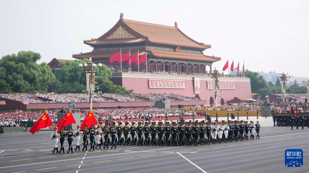 9月3日，纪念中国人民抗日战争暨世界反法西斯战争胜利80周年大会在北京隆重举行。这是中国人民解放军仪仗方队接受检阅。