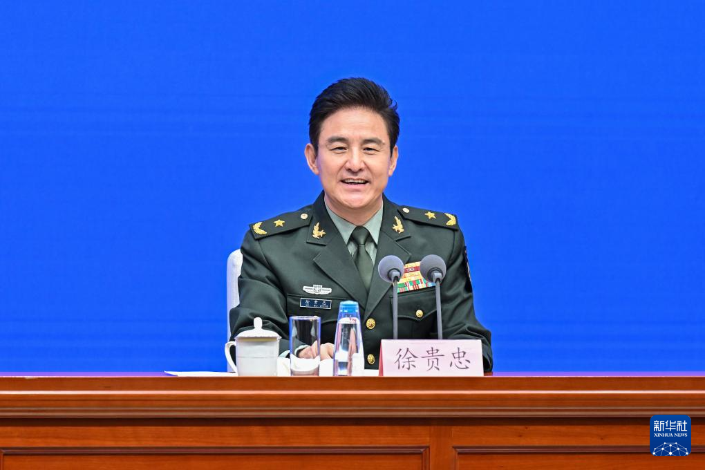 8月20日，国务院新闻办公室在北京举行新闻发布会，阅兵领导小组办公室副主任、中央军委联合参谋部作战局少将副局长吴泽棵，中国人民解放军中部战区阅兵指挥机构办公室常务副主任、政治工作部少将副主任徐贵忠介绍阅兵准备工作有关情况，并答记者问。这是徐贵忠在介绍情况。