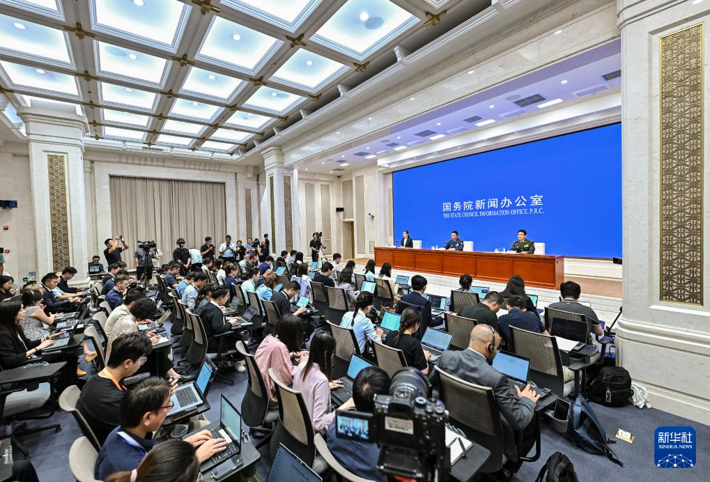 8月20日，国务院新闻办公室在北京举行新闻发布会，阅兵领导小组办公室副主任、中央军委联合参谋部作战局少将副局长吴泽棵，中国人民解放军中部战区阅兵指挥机构办公室常务副主任、政治工作部少将副主任徐贵忠介绍阅兵准备工作有关情况，并答记者问。