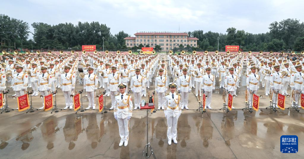 中国人民解放军联合军乐团在进行训练