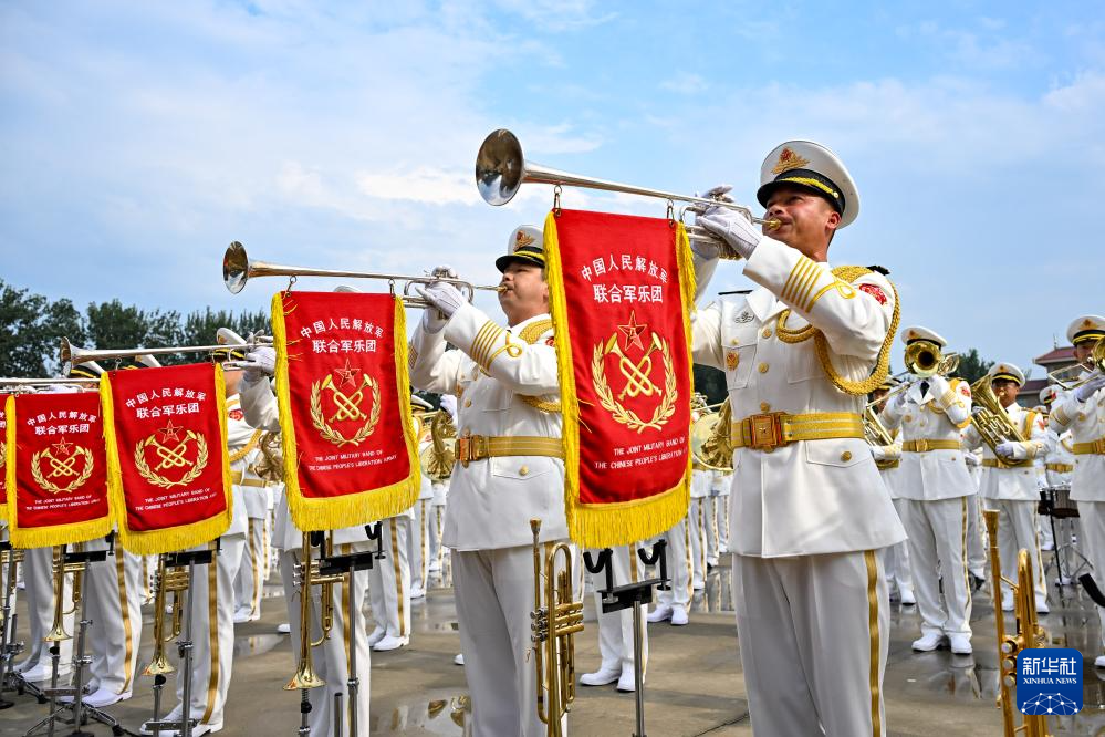 中国人民解放军联合军乐团在进行训练