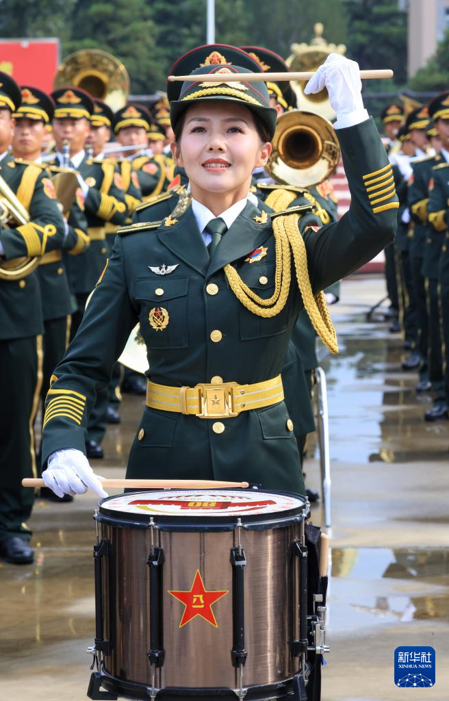 中国人民解放军联合军乐团在进行训练
