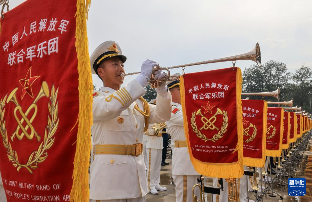 中国人民解放军联合军乐团在进行训练