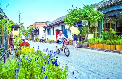 杨梅竹斜街：一座座经过复原的书局古香古色，这条街充满了文化味儿。