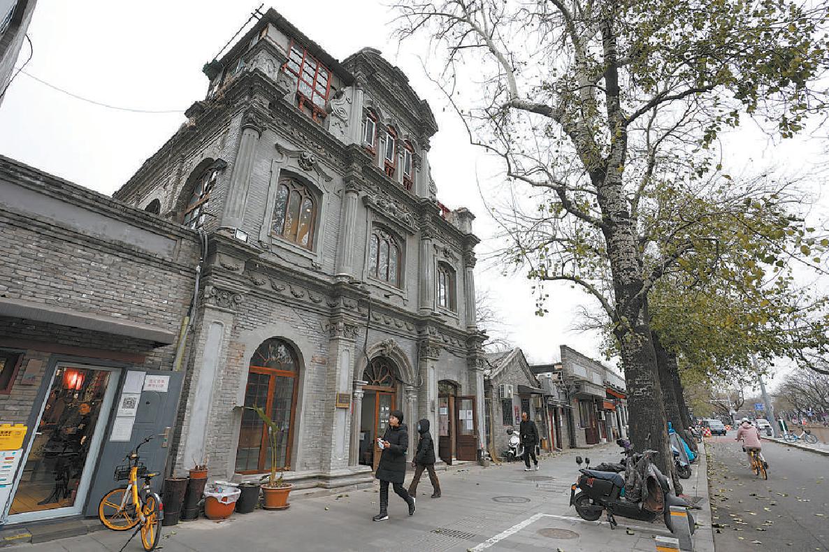 11月29日，西城区实施“卸妆术”后的西安门大街改造提升全部完成。