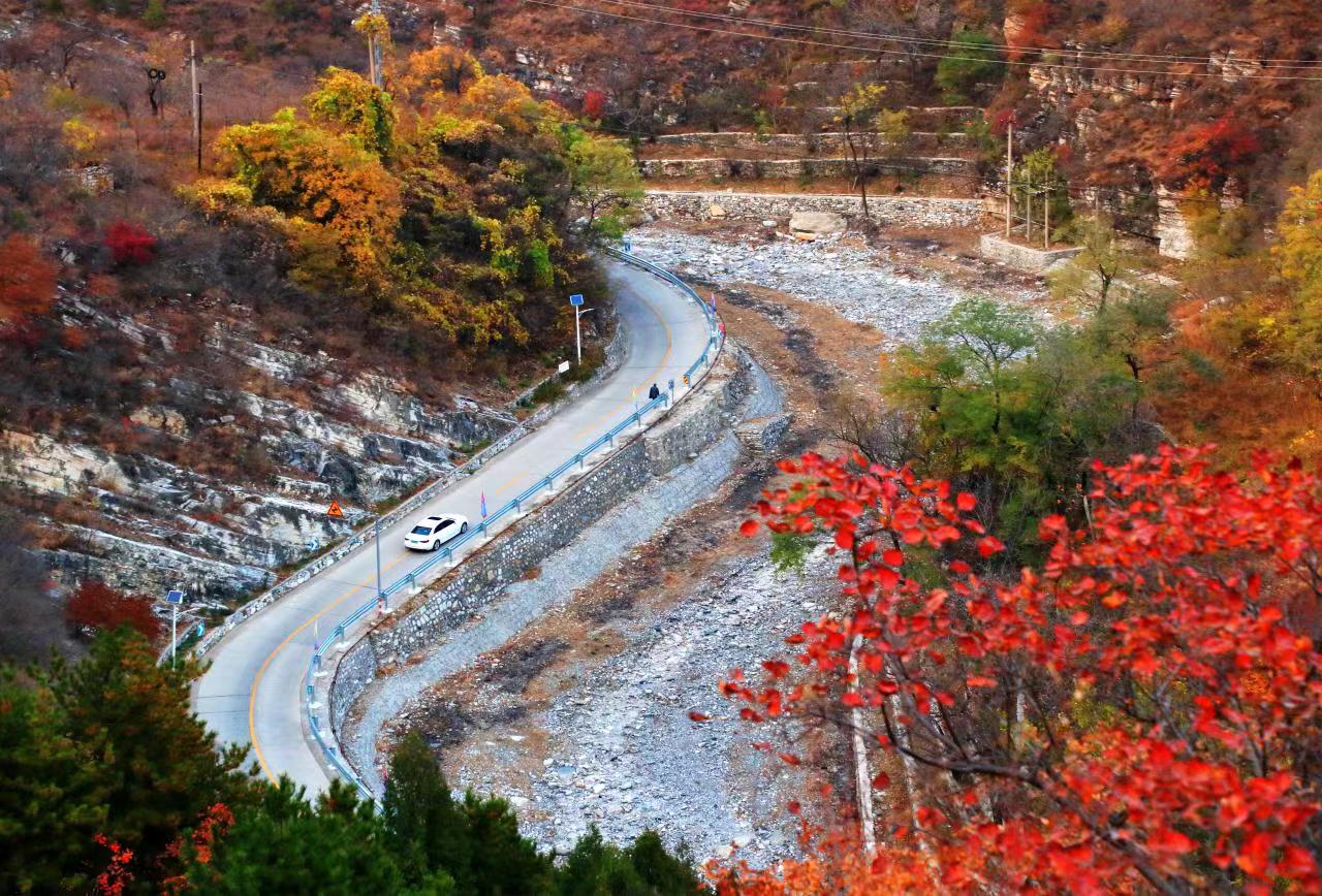 房山区新泗路：“公路+”模式持续助推乡村振兴