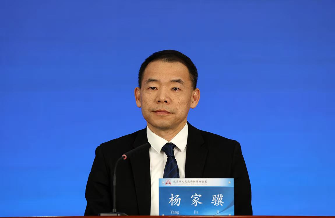 今年5月，中共中央办公厅、国务院办公厅印发的《关于持续推进城市更新行动的意见》和今年8月《中共中央国务院关于推动城市高质量发展的意见》中都明确提出“支持老旧住房自主更新、原拆原建”。请问，北京市是如何推动落实相关工作的？