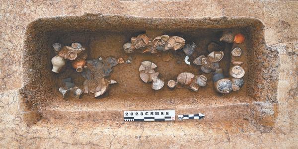 寺墩遗址崧泽文化M88俯视照。