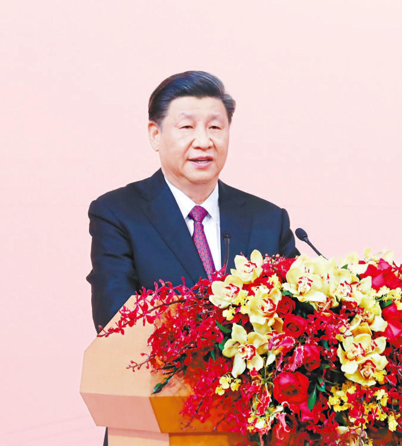 十二月十九日，国家主席习近平出席澳门特别行政区政府欢迎晚宴并发表重要讲话。