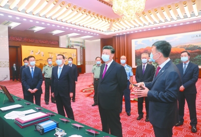 7月31日上午，中共中央总书记、国家主席、中央军委主席习近平参观北斗系统建设发展成果展览展示。
