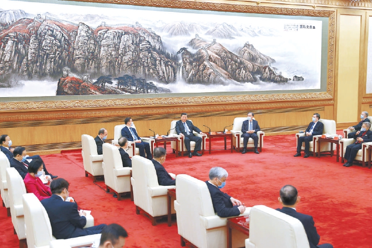 2月1日，习近平、汪洋、韩正等在北京人民大会堂同党外人士欢聚一堂，共迎佳节。