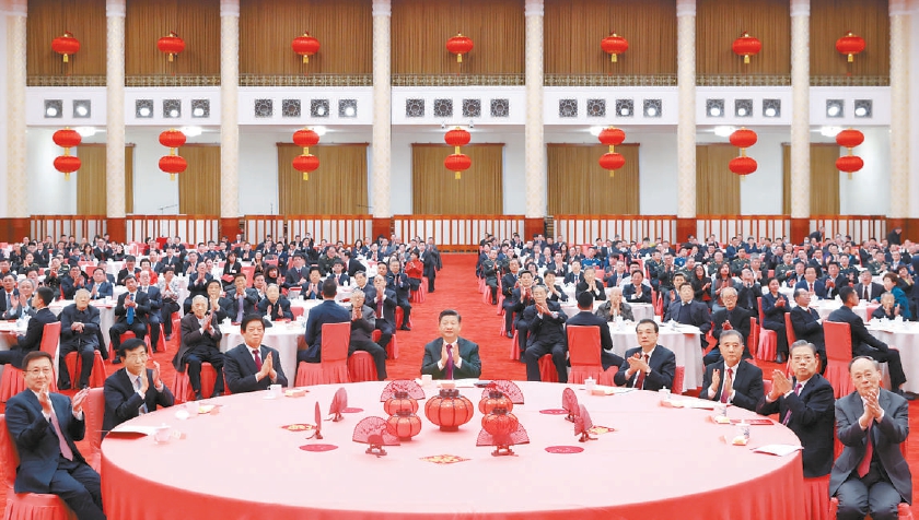 2月10日，中共中央、国务院在北京人民大会堂举行2021年春节团拜会。党和国家领导人习近平、李克强、栗战书、汪洋、王沪宁、赵乐际、韩正、王岐山等同首都各界人士欢聚一堂，共迎新春。
