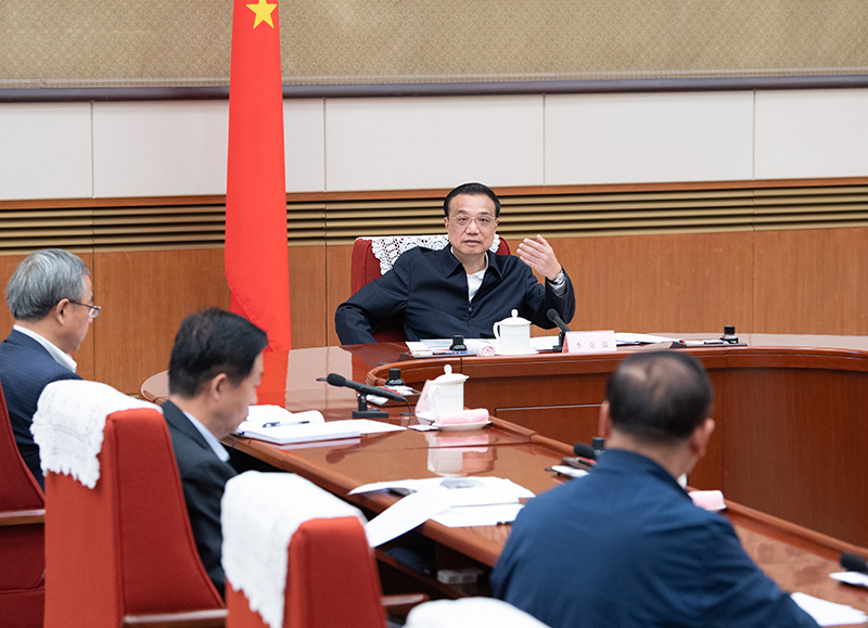 5月11日，中共中央政治局常委、国务院总理李克强主持召开政府特殊津贴制度高层次高技能人才座谈会。