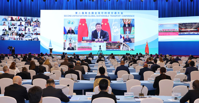 10月14日晚，国家主席习近平以视频方式出席第二届联合国全球可持续交通大会开幕式并发表题为《与世界相交 与时代相通 在可持续发展道路上阔步前行》的主旨讲话。