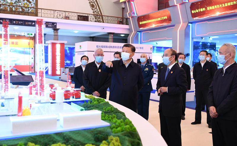 10月26日，中共中央总书记、国家主席、中央军委主席习近平在北京展览馆参观国家“十三五”科技创新成就展。
