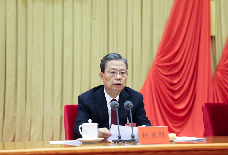 　　1月18日，中国共产党第十九届中央纪律检查委员会第六次全体会议在北京开幕。中共中央政治局常委、中央纪律检查委员会书记赵乐际代表中央纪律检查委员会常务委员会作题为《运用党的百年奋斗历史经验推动纪检监察工作高质量发展，迎接党的二十大胜利召开》的工作报告。