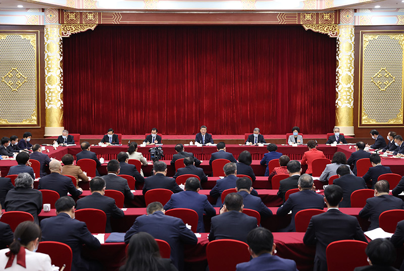 3月6日，中共中央总书记、国家主席、中央军委主席习近平看望参加全国政协十三届五次会议的农业界、社会福利和社会保障界委员，并参加联组会，听取意见和建议。中共中央政治局常委、全国政协主席汪洋参加看望和讨论。