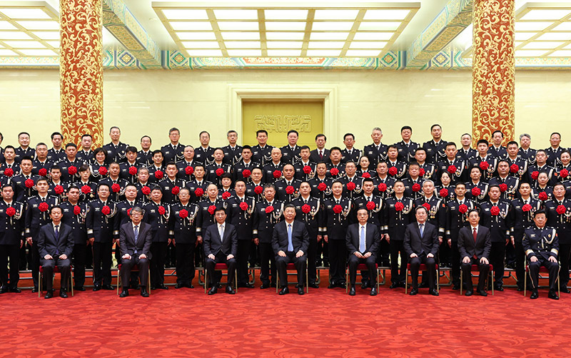 5月25日，党和国家领导人习近平、李克强、王沪宁等在北京人民大会堂会见全国公安系统英雄模范立功集体表彰大会代表。