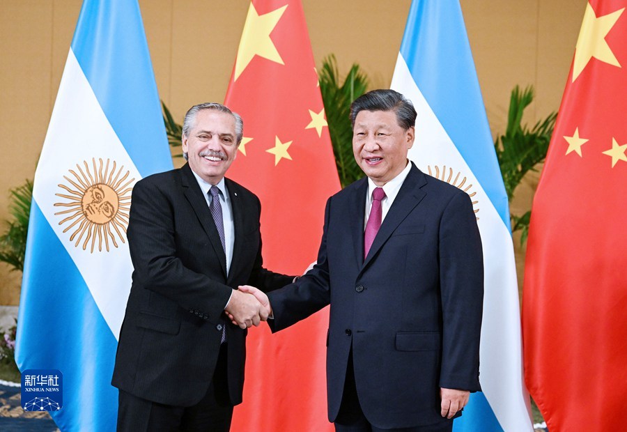 当地时间11月15日下午，国家主席习近平在印度尼西亚巴厘岛会见阿根廷总统费尔南德斯。