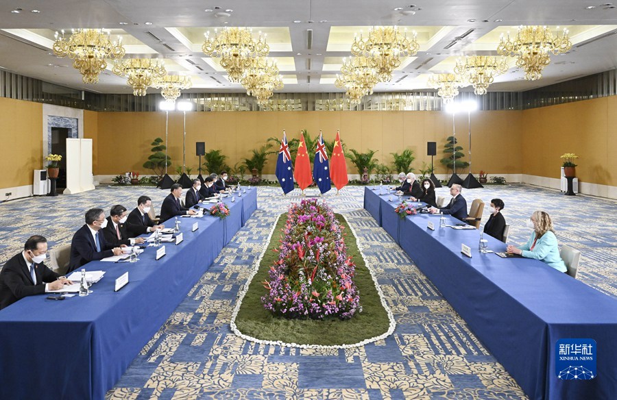 当地时间11月15日下午，国家主席习近平在印度尼西亚巴厘岛会见澳大利亚总理阿尔巴尼斯。